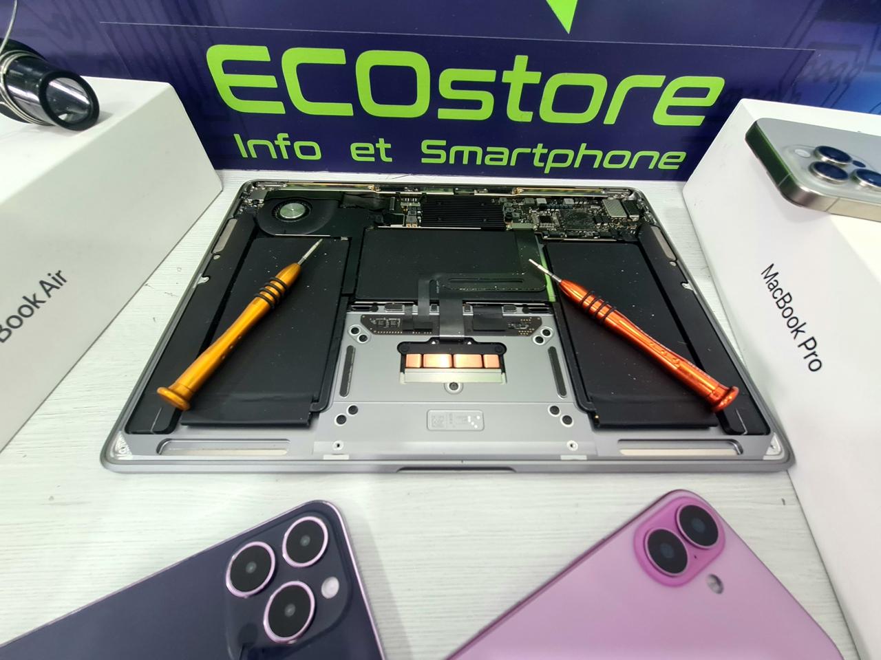 Réparation MacBook et iPhone chez ECOstore Info et Smartphone à La Chaux-de-Fonds - remplacement batterie et écran